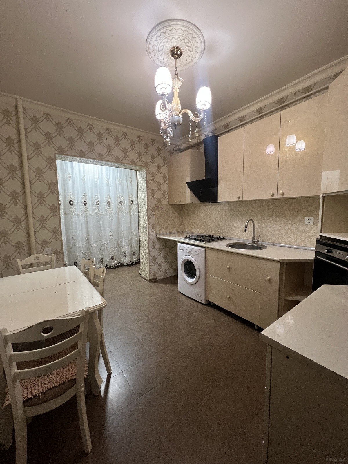 2 otaqlı Köhnə tikili, Xalqlar Dostluğu m., Bakı