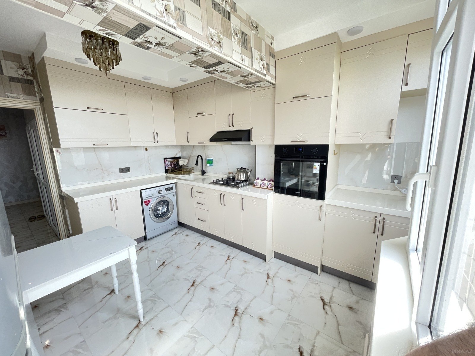 4 otaqlı Köhnə tikili, Xalqlar Dostluğu m., Bakı