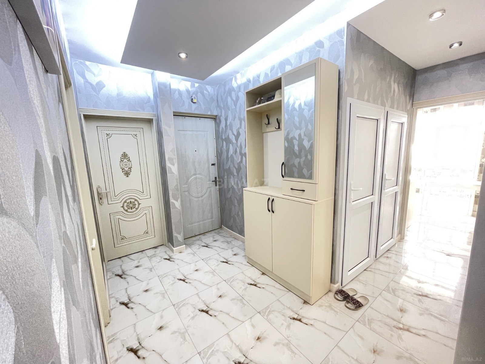 4 otaqlı Köhnə tikili, Xalqlar Dostluğu m., Bakı