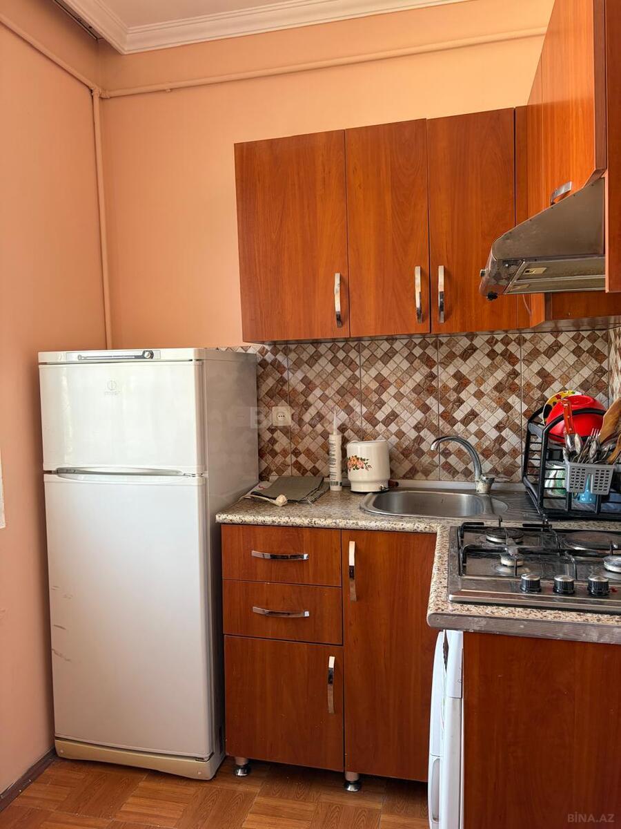 2 otaqlı Köhnə tikili, Memar Əcəmi m., Bakı