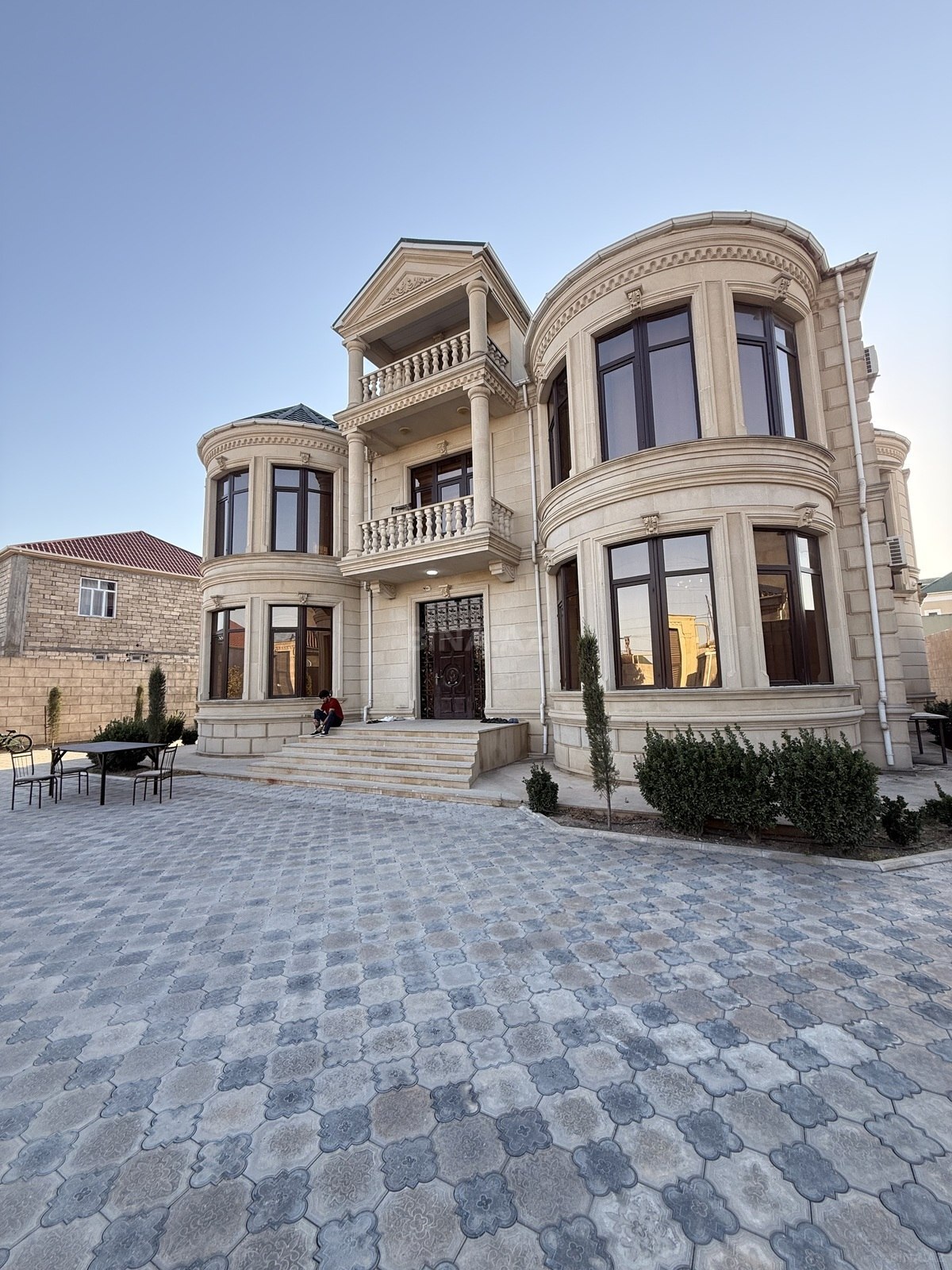 9 otaqlı, 500.0 m², Binə