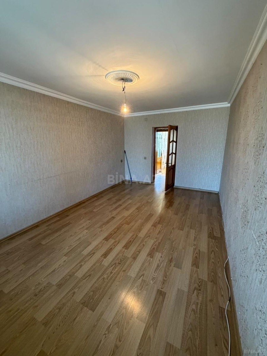3 otaqlı Köhnə tikili, Bakıxanov q., Bakı