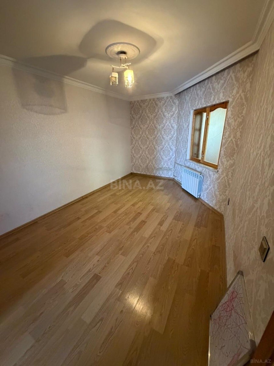 3 otaqlı Köhnə tikili, Bakıxanov q., Bakı