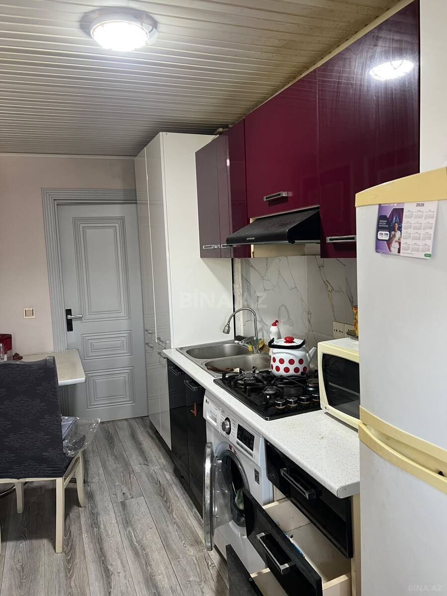 3 otaqlı Köhnə tikili, Memar Əcəmi m., Bakı