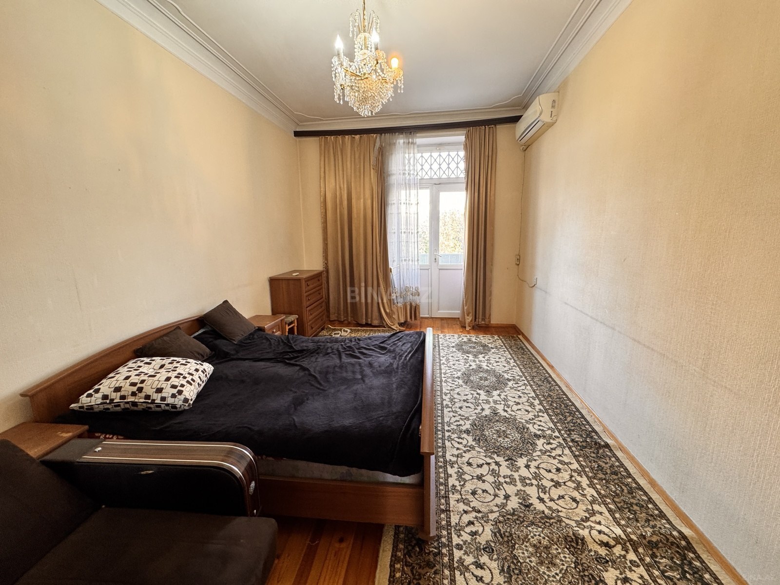 3 otaqlı Köhnə tikili, Qara Qarayev m., Bakı