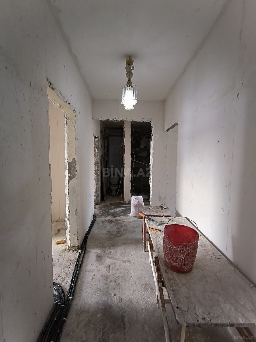 5 otaqlı Köhnə tikili, Xalqlar Dostluğu m., Bakı