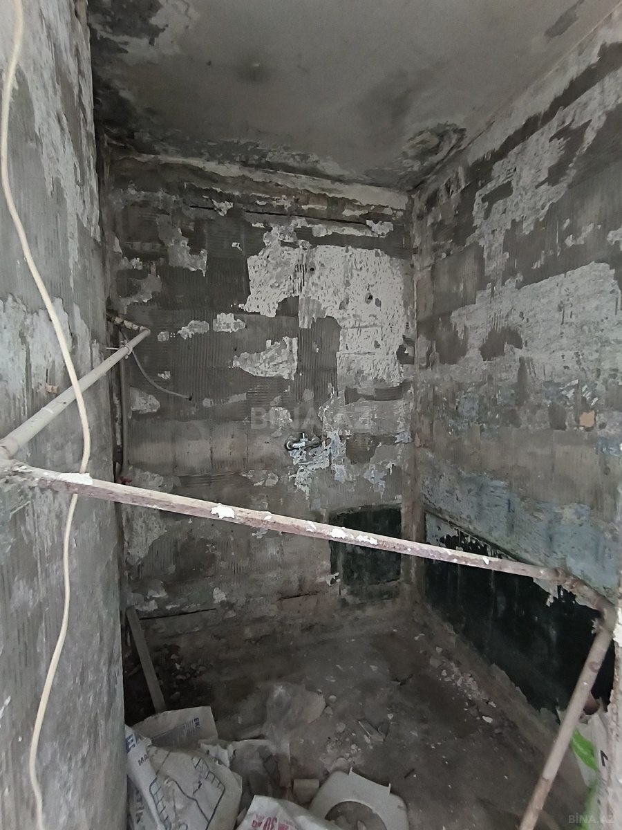 5 otaqlı Köhnə tikili, Xalqlar Dostluğu m., Bakı
