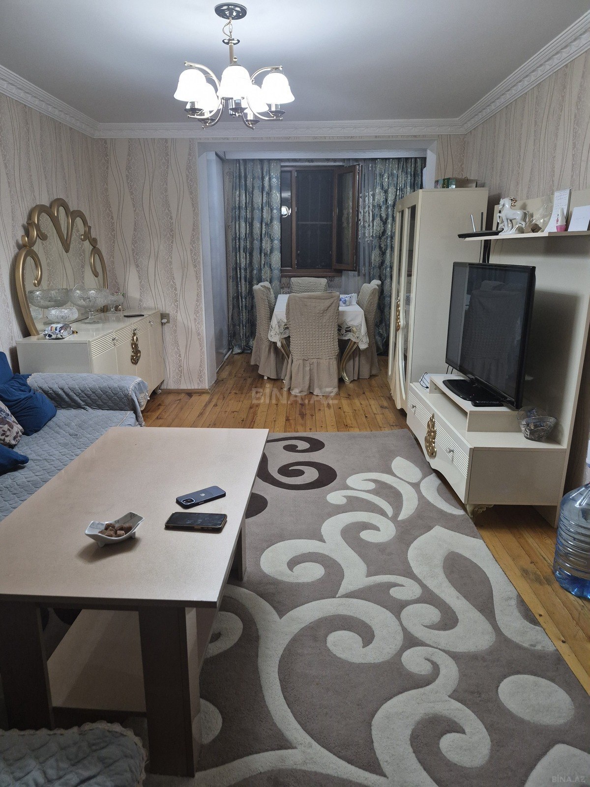3 otaqlı Köhnə tikili, Neftçilər m., Bakı
