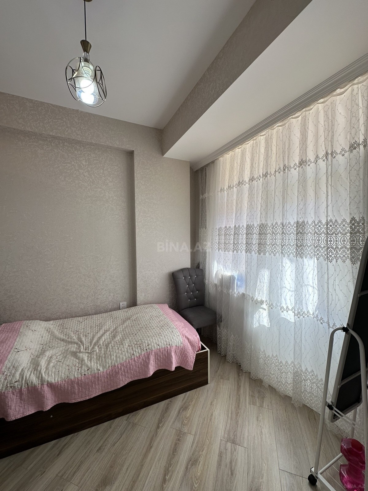 3 otaqlı Yeni tikili, Xırdalan