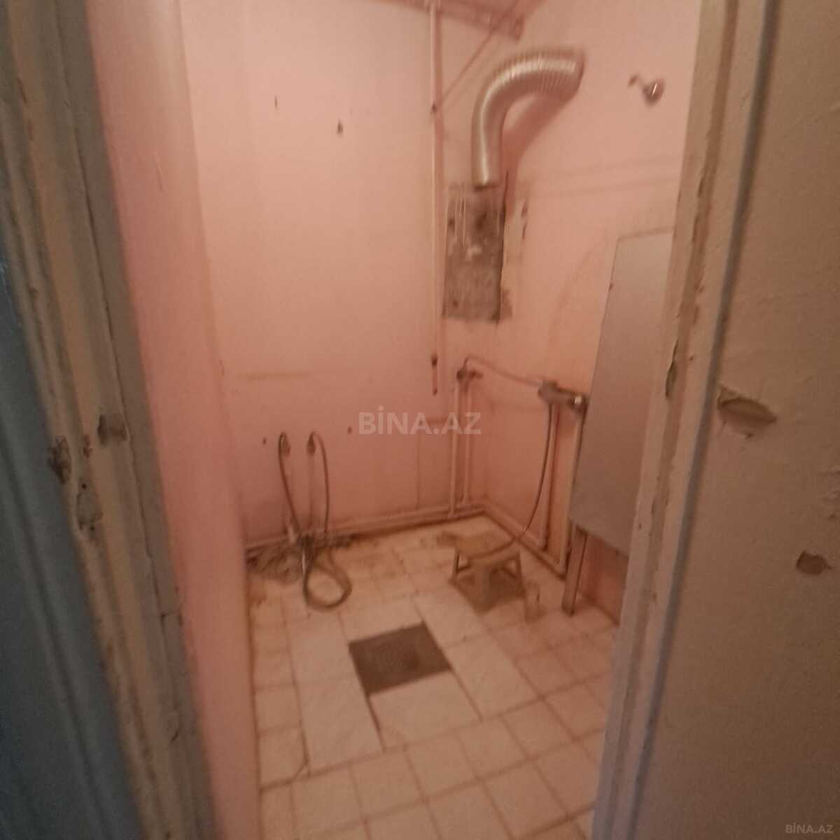 3 otaqlı Köhnə tikili, Neftçilər m., Bakı