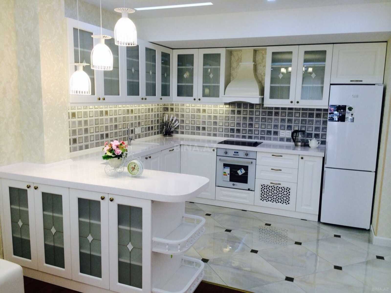 3 otaqlı Yeni tikili, Şah İsmayıl Xətai m., Bakı