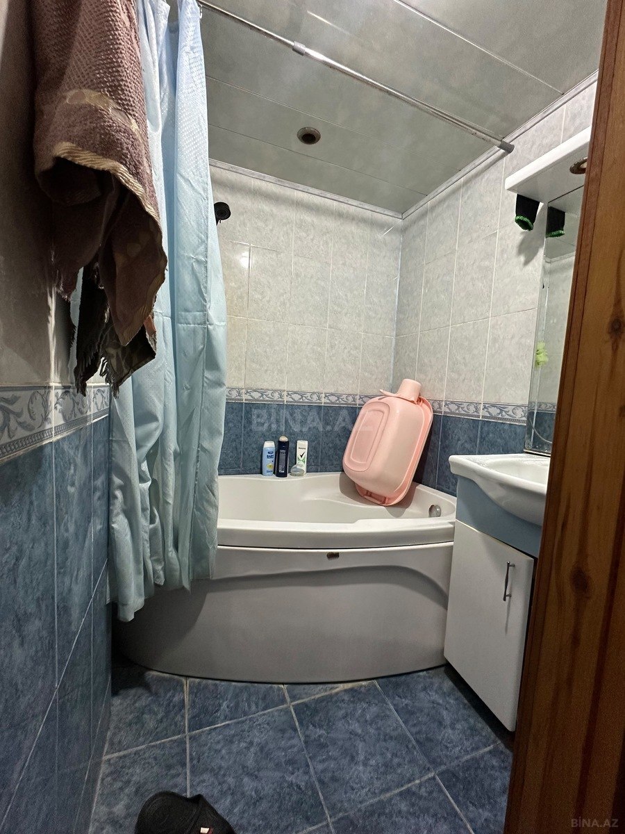 3 otaqlı Köhnə tikili, Xalqlar Dostluğu m., Bakı