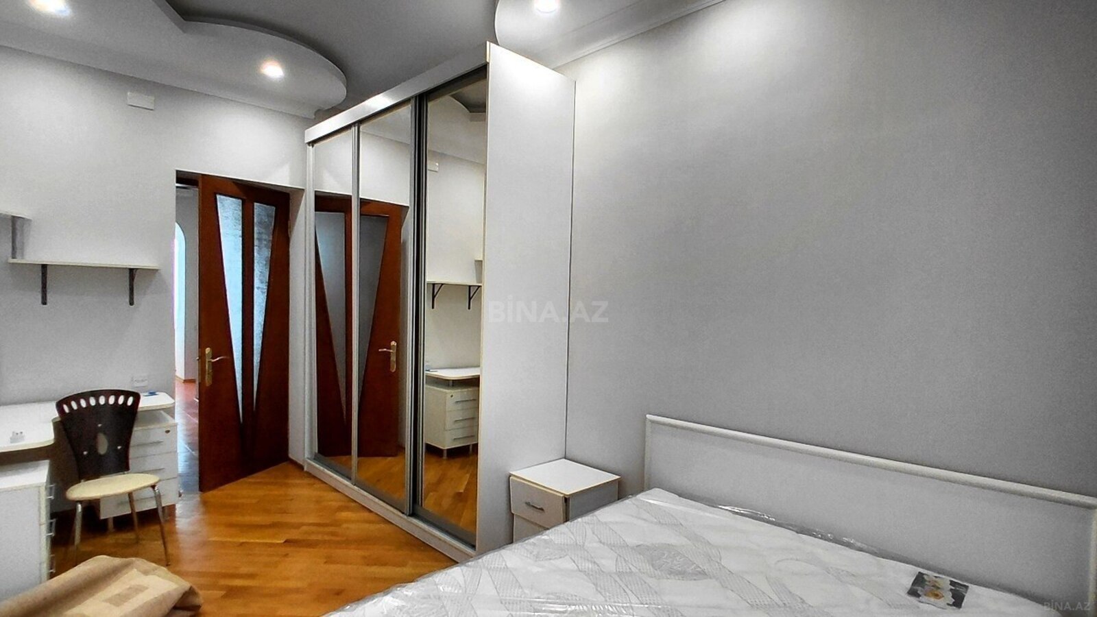 3 otaqlı Köhnə tikili, Sahil m., Bakı
