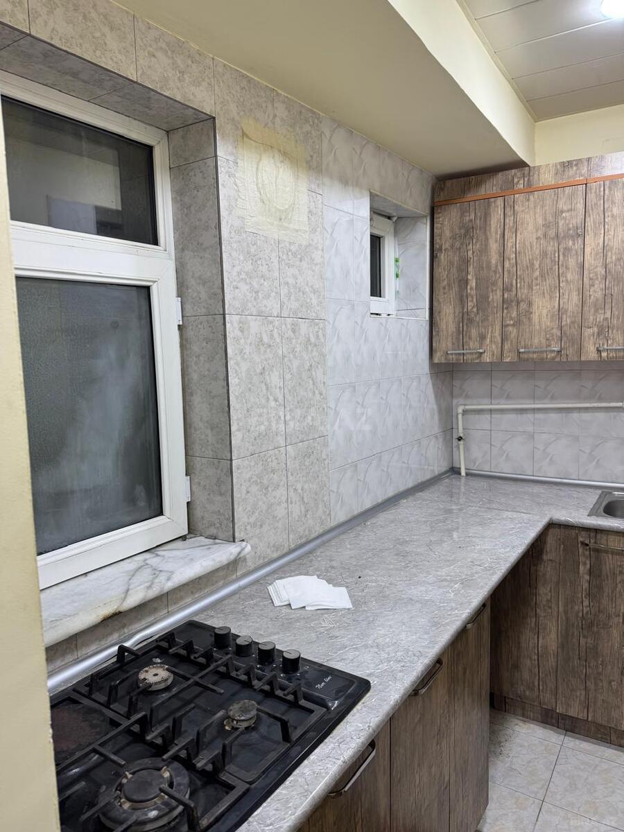 3 otaqlı Köhnə tikili, Neftçilər m., Bakı