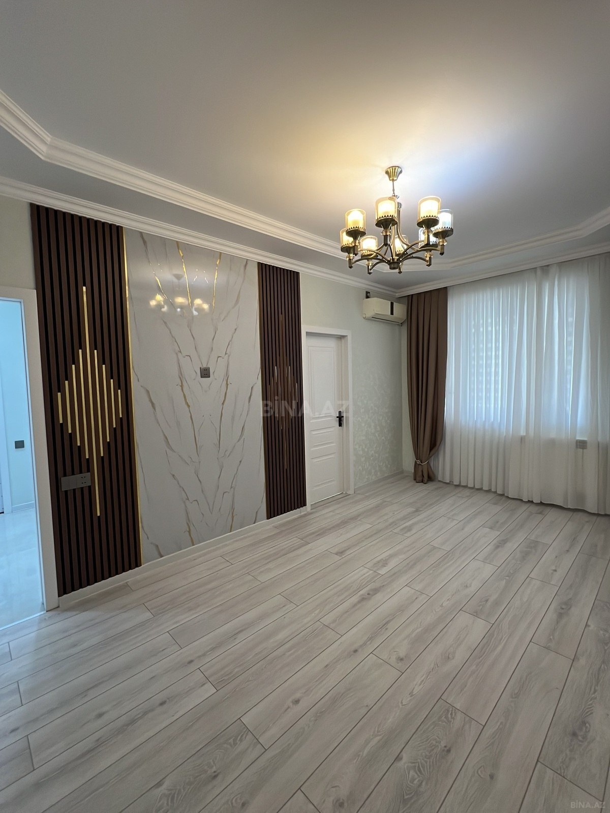 3 otaqlı Köhnə tikili, Memar Əcəmi m., Bakı