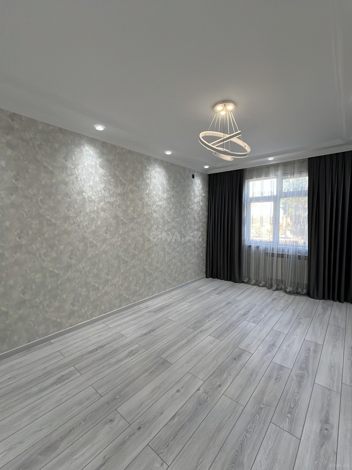 3 otaqlı Köhnə tikili, Memar Əcəmi m., Bakı