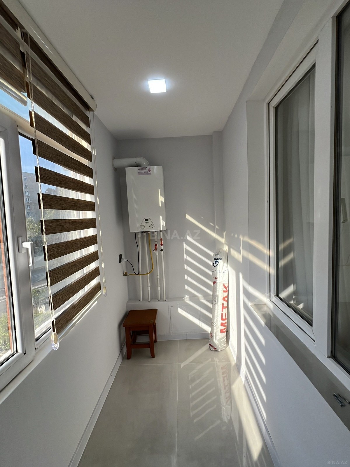 3 otaqlı Köhnə tikili, Memar Əcəmi m., Bakı