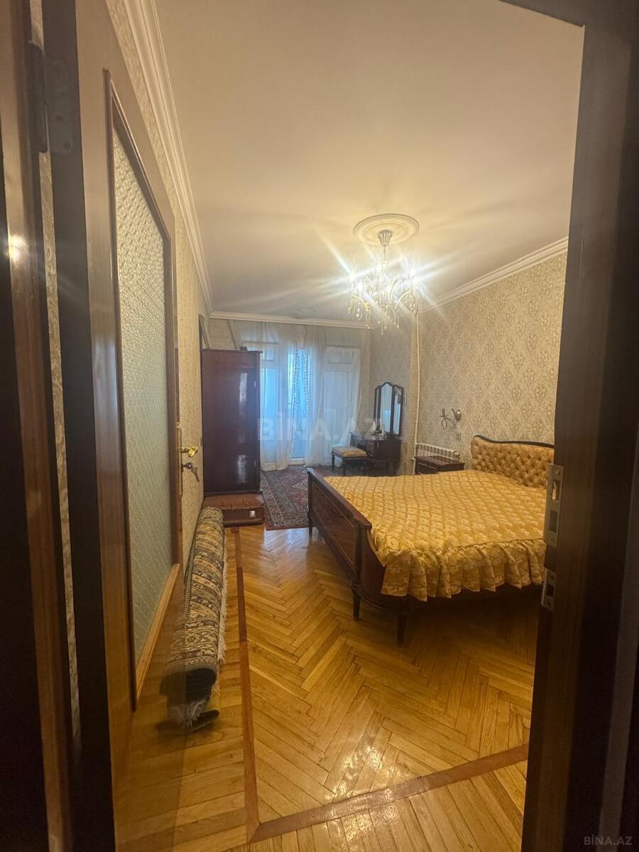 4 otaqlı Köhnə tikili, Əhmədli m., Bakı
