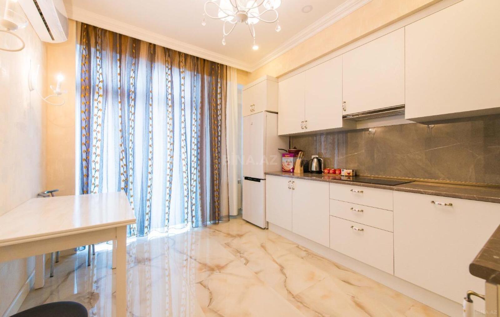 3 otaqlı Yeni tikili, 8 Noyabr m., Bakı