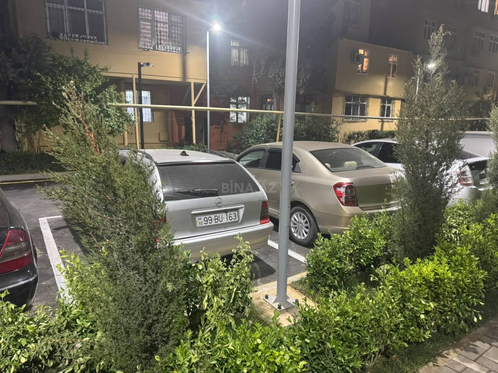 3 otaqlı Köhnə tikili, Neftçilər m., Bakı