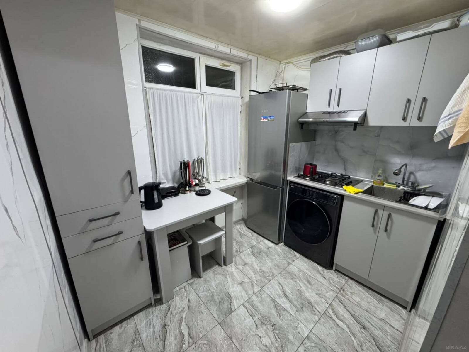 3 otaqlı Köhnə tikili, Neftçilər m., Bakı