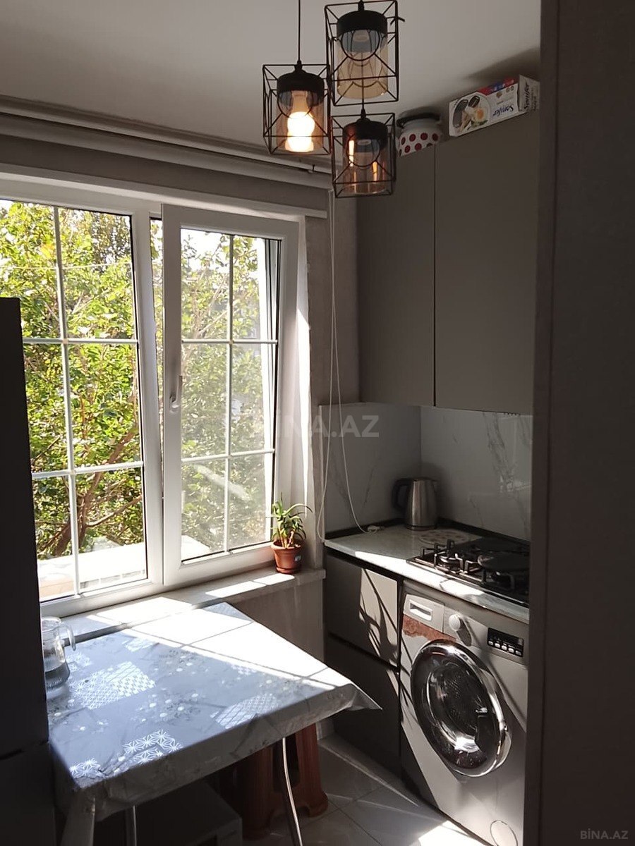 3 otaqlı Köhnə tikili, Xalqlar Dostluğu m., Bakı