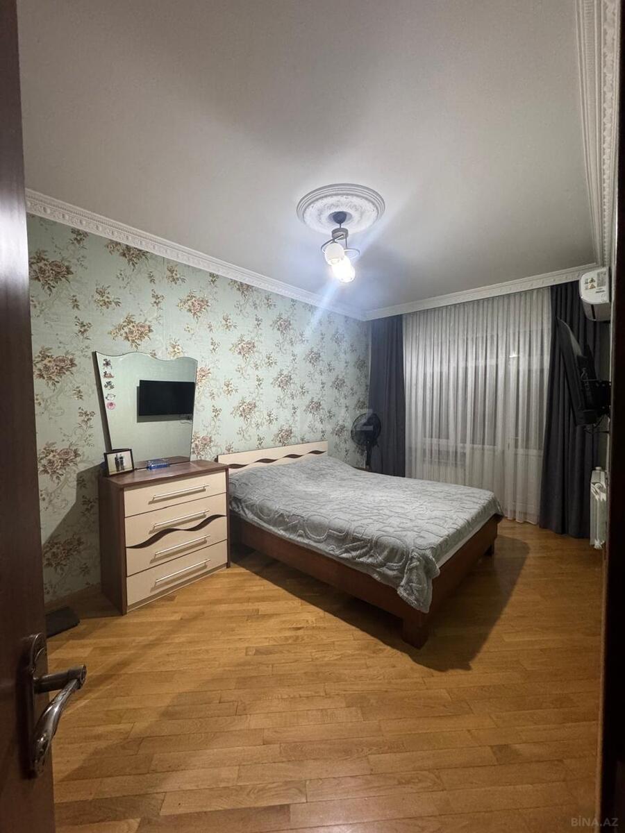 4 otaqlı Köhnə tikili, Bakıxanov q., Bakı