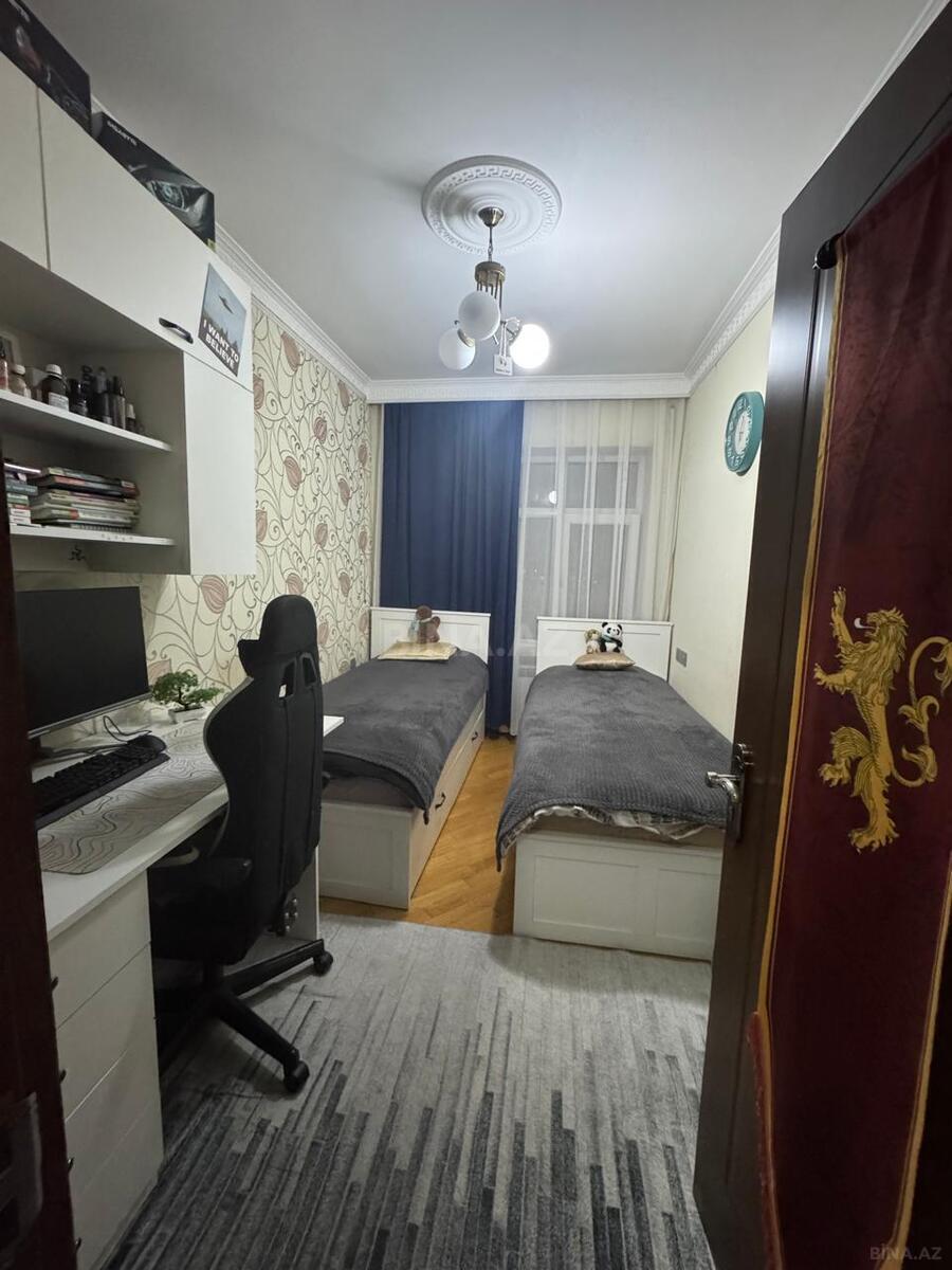 4 otaqlı Köhnə tikili, Bakıxanov q., Bakı