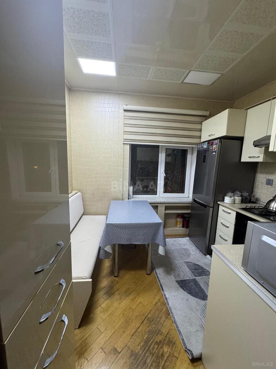 4 otaqlı Köhnə tikili, Bakıxanov q., Bakı