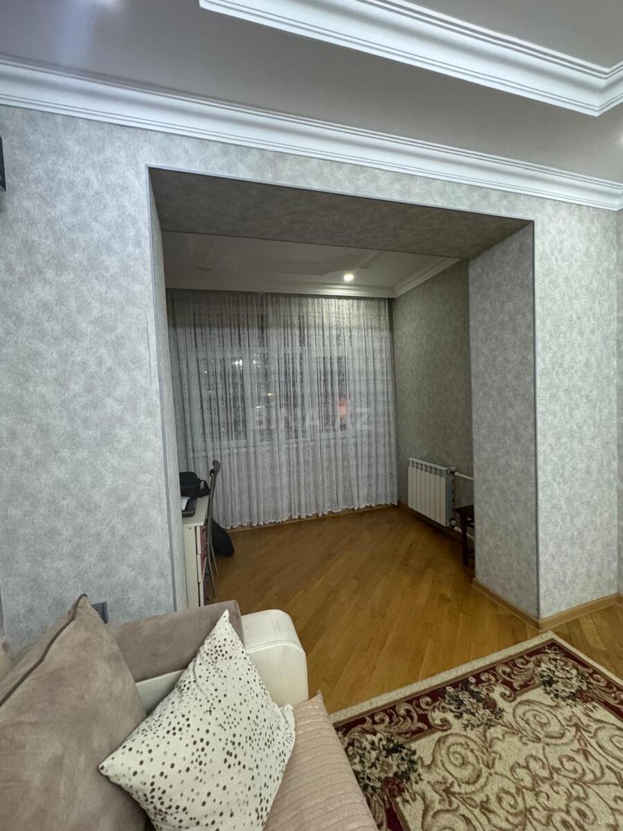 4 otaqlı Köhnə tikili, Bakıxanov q., Bakı