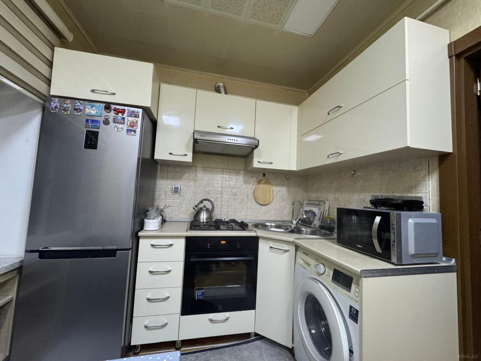 4 otaqlı Köhnə tikili, Bakıxanov q., Bakı
