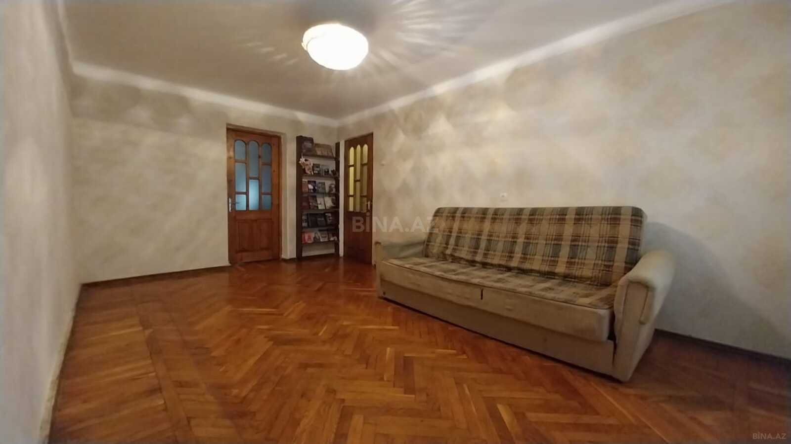 3 otaqlı Köhnə tikili, Elmlər Akademiyası m., Bakı
