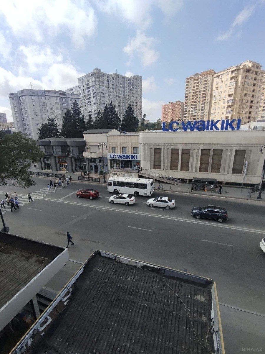 3 otaqlı Köhnə tikili, Memar Əcəmi m., Bakı