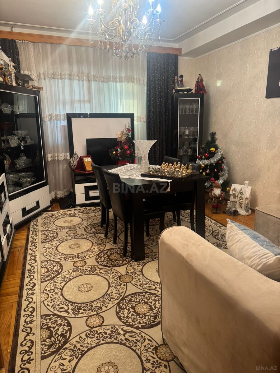 3 otaqlı Köhnə tikili, Xalqlar Dostluğu m., Bakı
