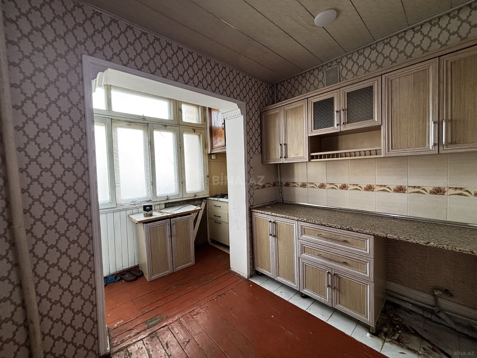 3 otaqlı Köhnə tikili, Xalqlar Dostluğu m., Bakı