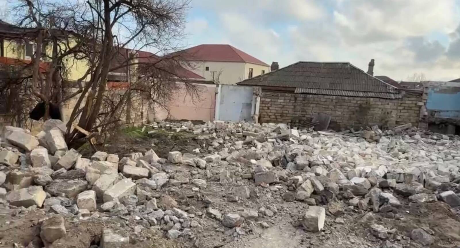 Torpaq Bakıxanov q., Bakı