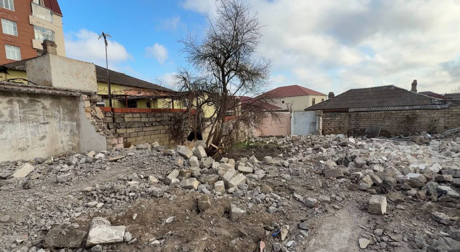 Torpaq Bakıxanov q., Bakı