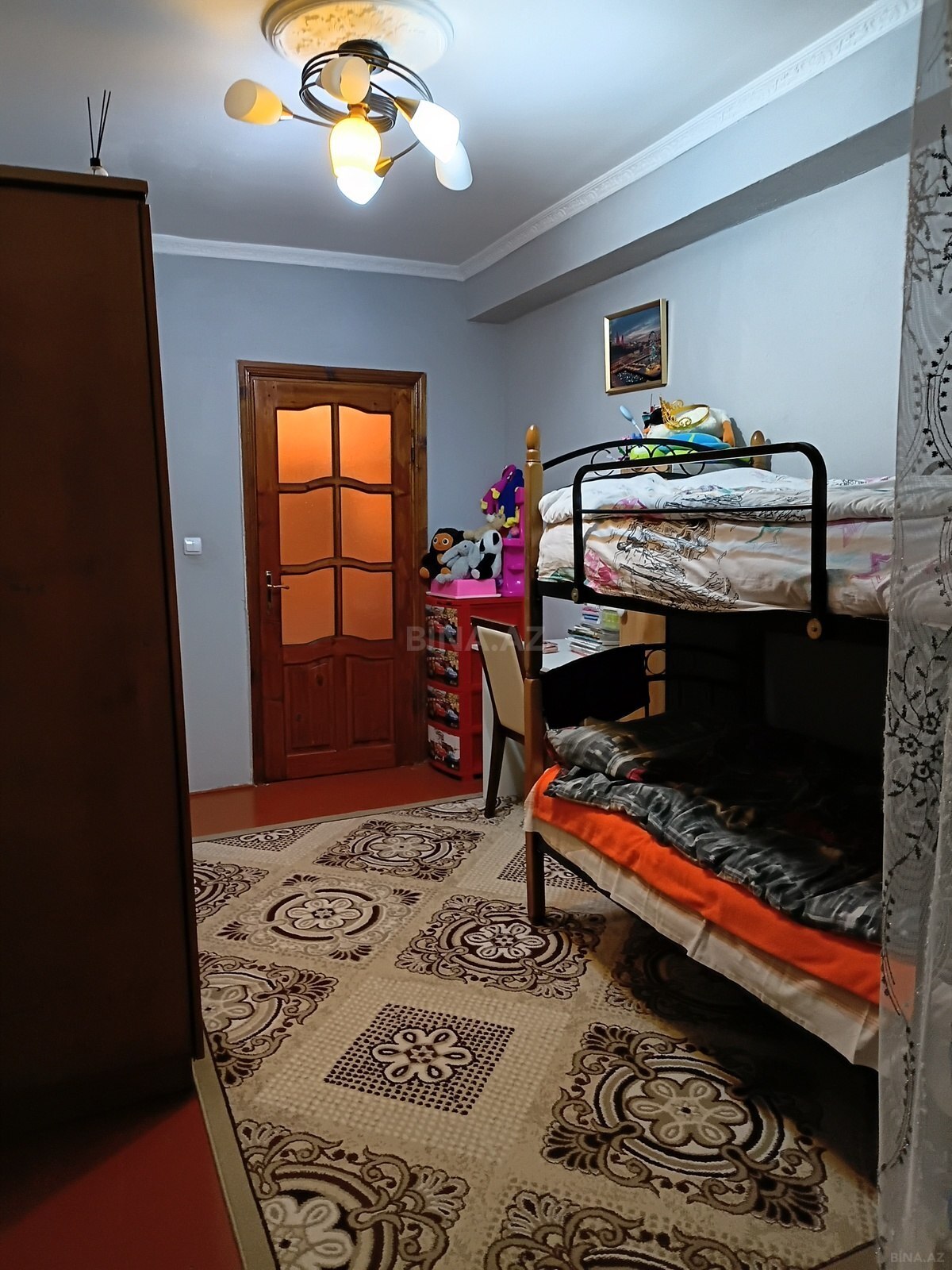 3 otaqlı Köhnə tikili, Elmlər Akademiyası m., Bakı