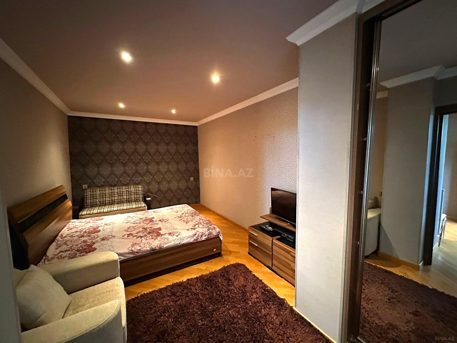 2 otaqlı Köhnə tikili, Bakıxanov q., Bakı