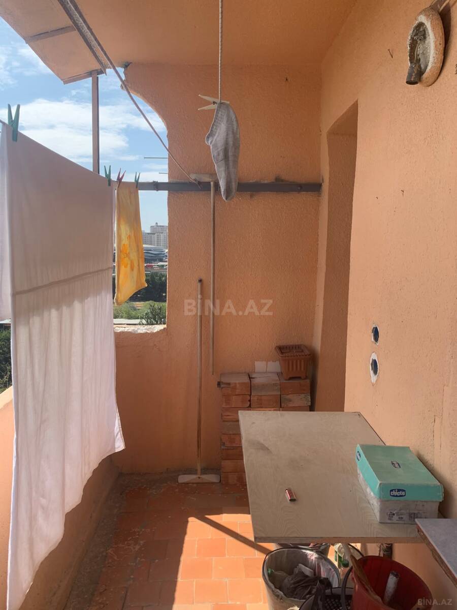 3 otaqlı Köhnə tikili, Qara Qarayev m., Bakı