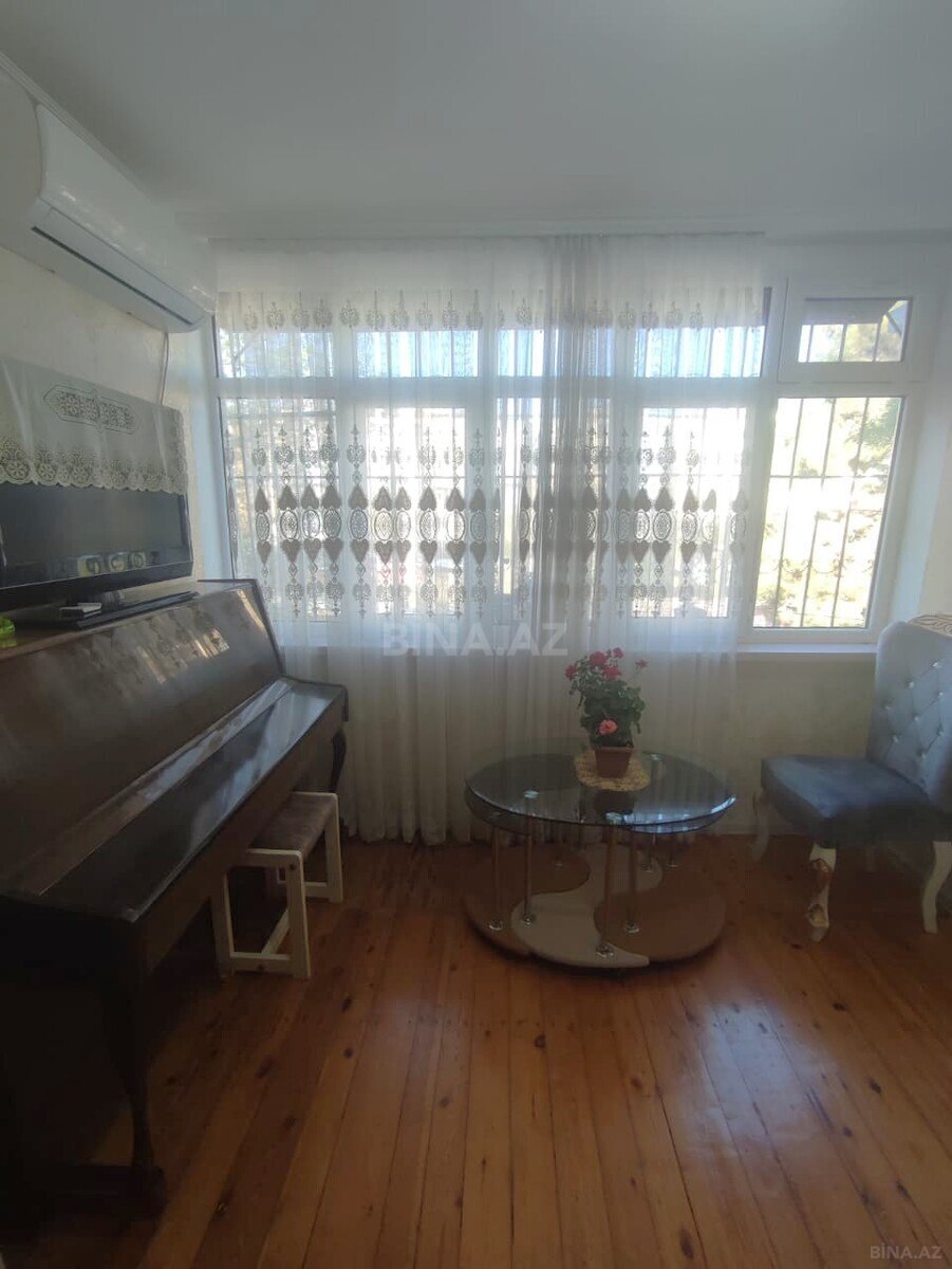 4 otaqlı Köhnə tikili, Neftçilər m., Bakı