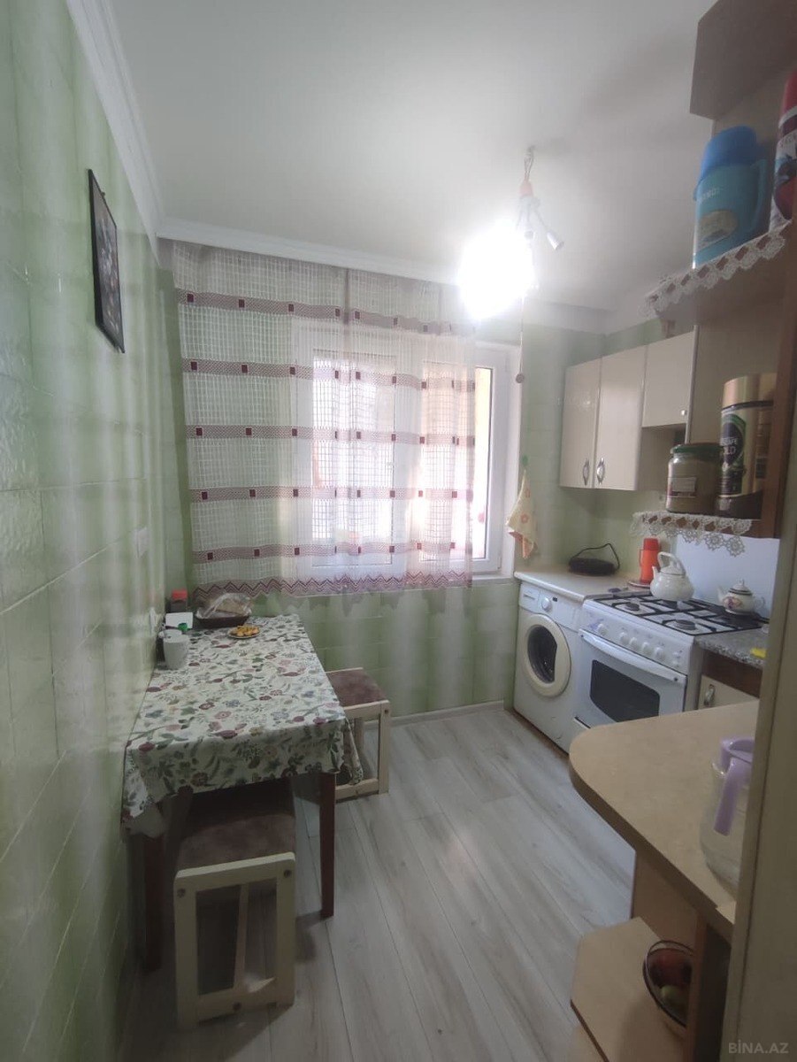 4 otaqlı Köhnə tikili, Neftçilər m., Bakı