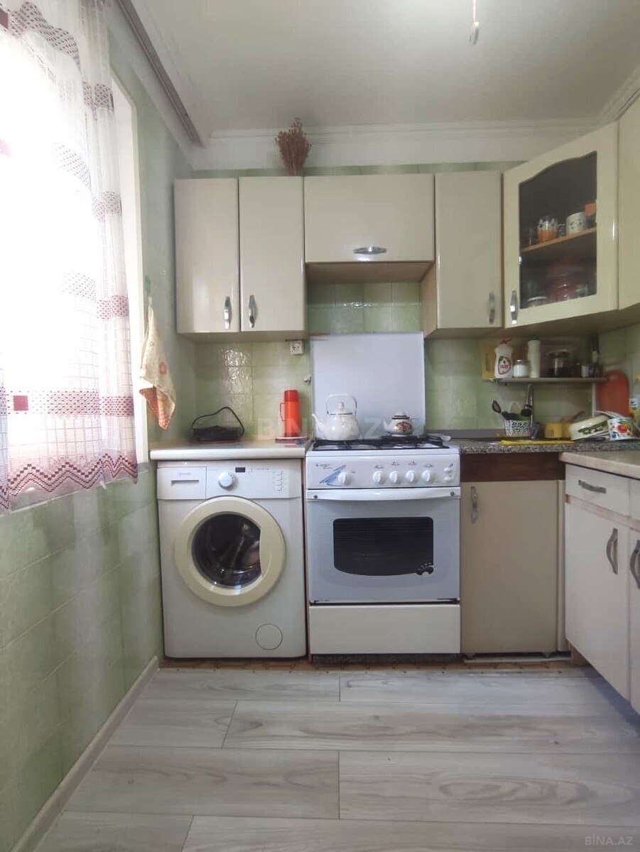 4 otaqlı Köhnə tikili, Neftçilər m., Bakı