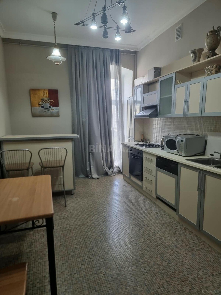 3 otaqlı Yeni tikili, Nizami m., Bakı
