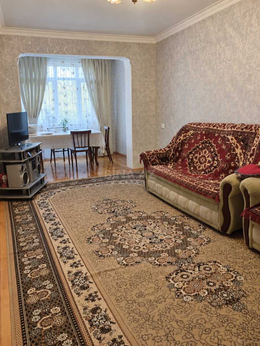 4 otaqlı Köhnə tikili, Xalqlar Dostluğu m., Bakı