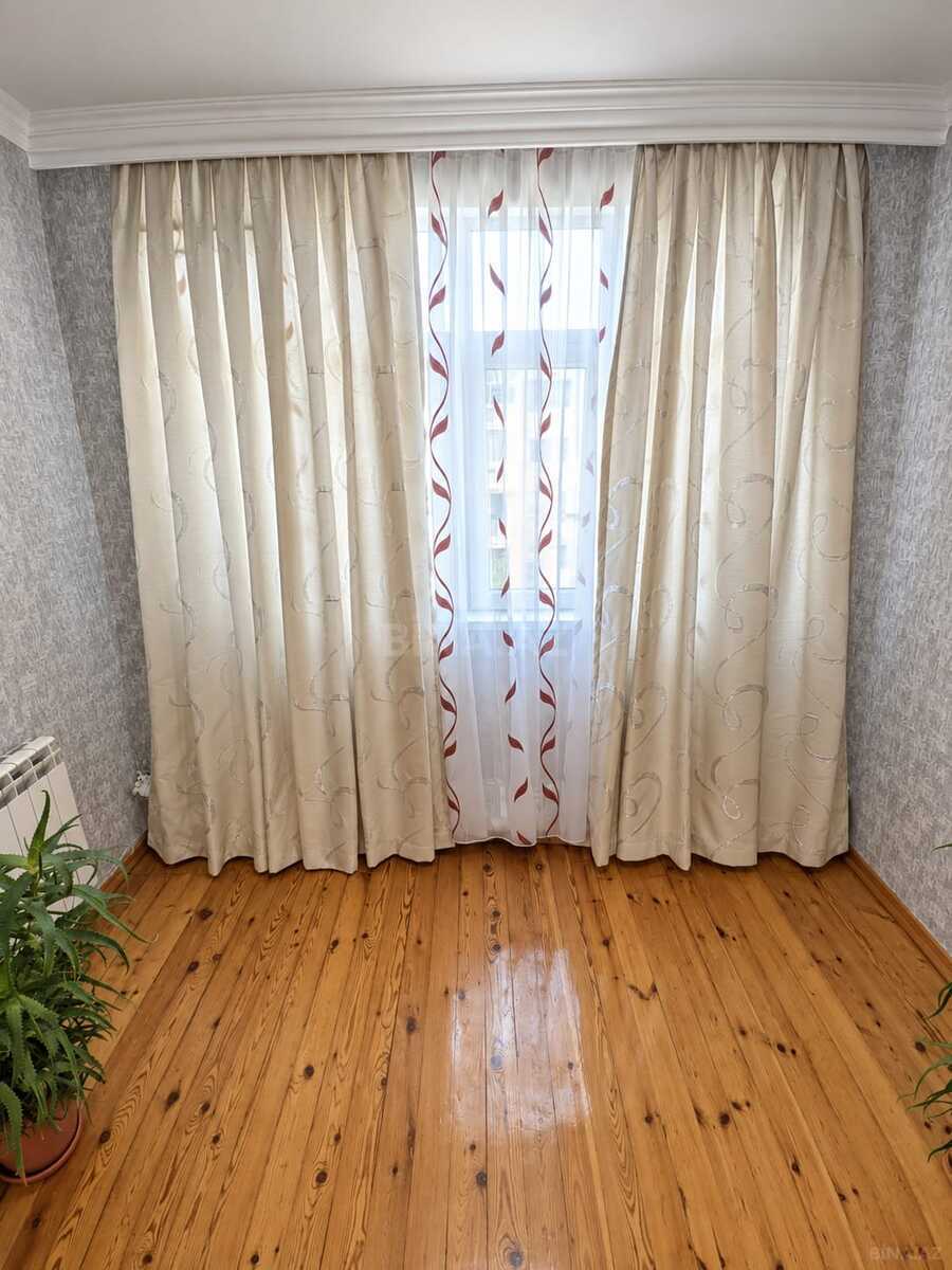 4 otaqlı Köhnə tikili, Xalqlar Dostluğu m., Bakı