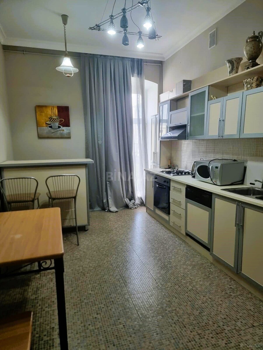 3 otaqlı Yeni tikili, Nizami m., Bakı