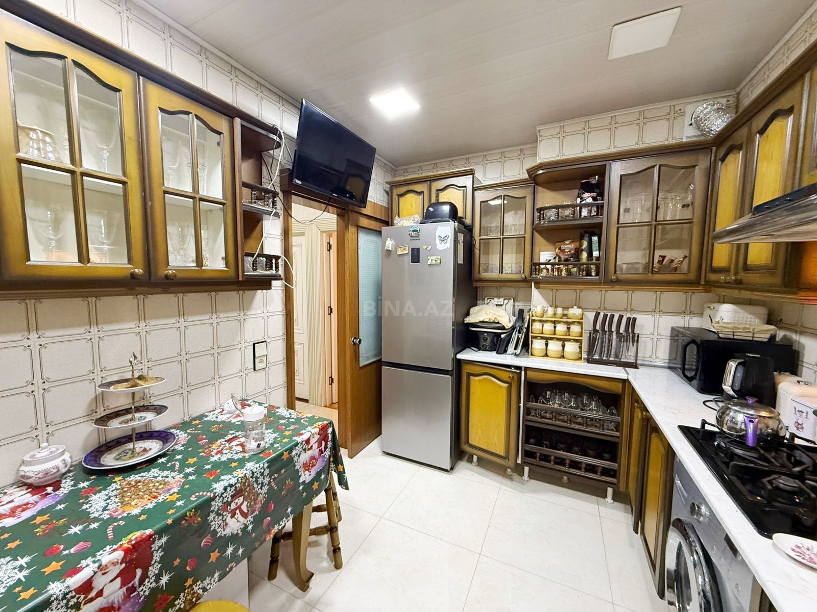 3 otaqlı Köhnə tikili, Gənclik m., Bakı