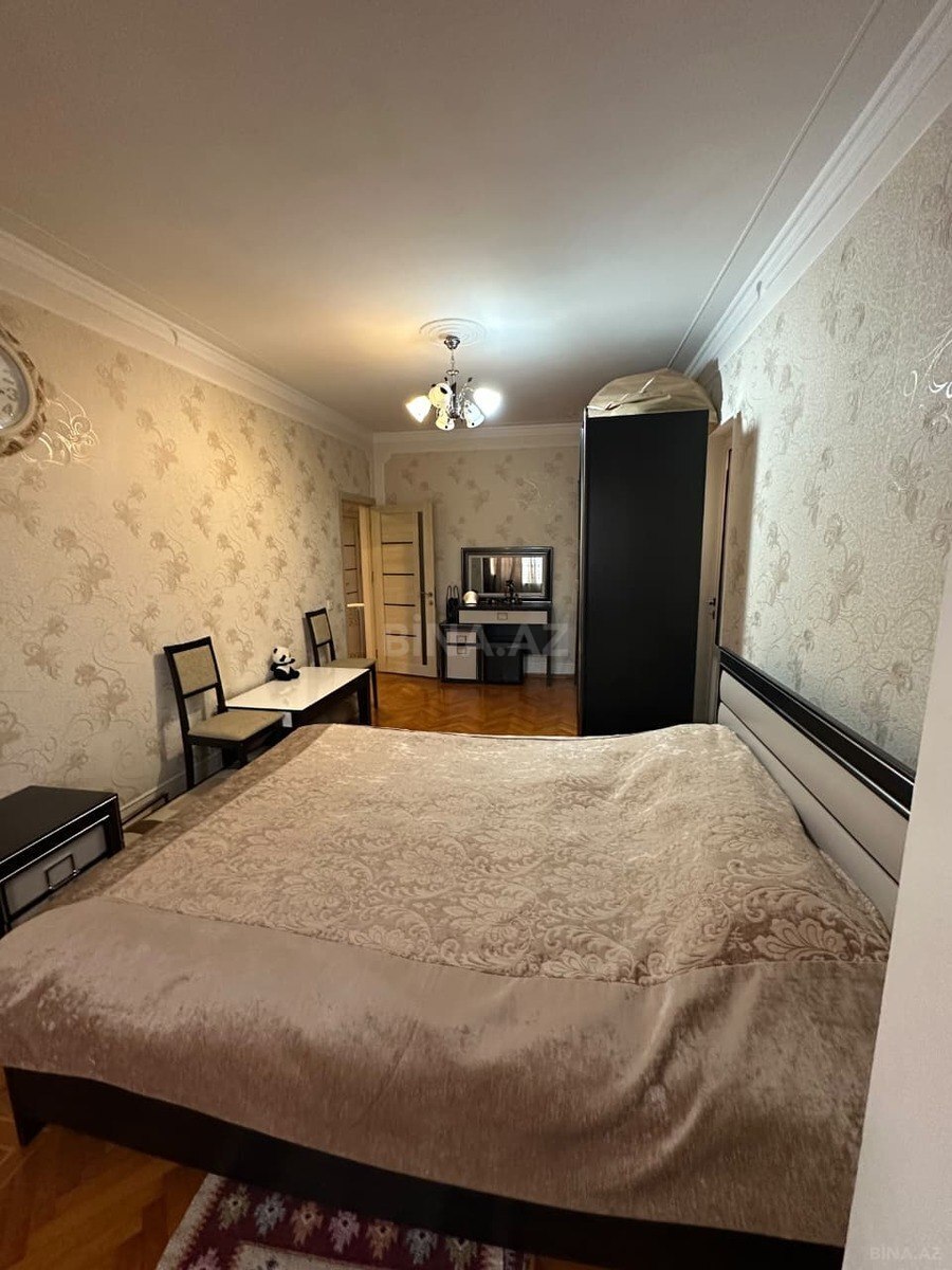 4 otaqlı Köhnə tikili, İnşaatçılar m., Bakı