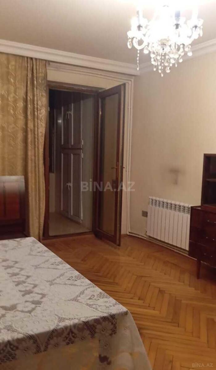3 otaqlı Köhnə tikili, Nizami m., Bakı
